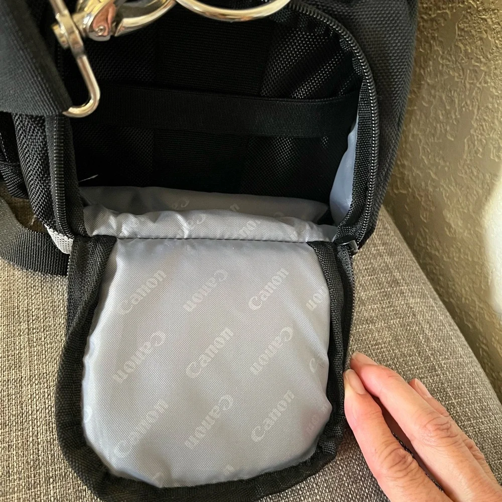 A/ Canon 200DG Deluxe Camera Bag